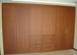 Kaip išsirinkti tinkamiausią spintą